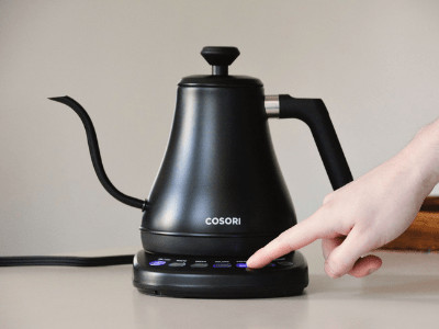 Small electric kettle