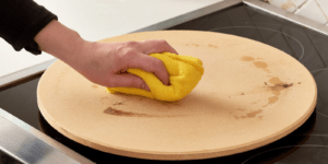 clean a pizza stone