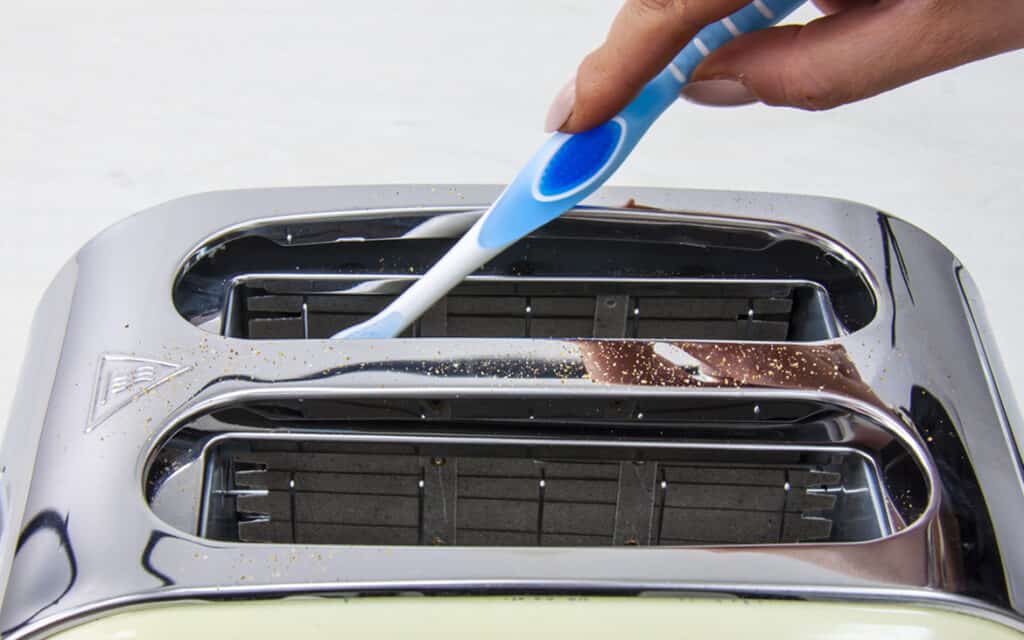 Clean a toaster