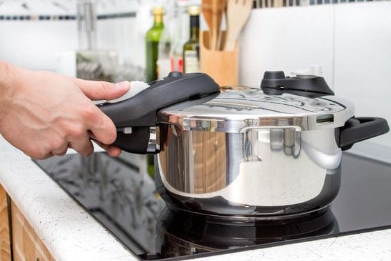 Stove top pressure cooker