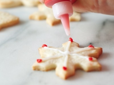 Squeeze bottle for icing cookies