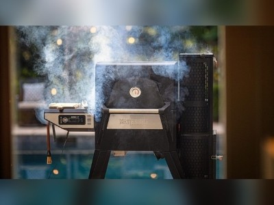 Gravity feed charcoal smoker