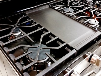 Gas cooktops with grill