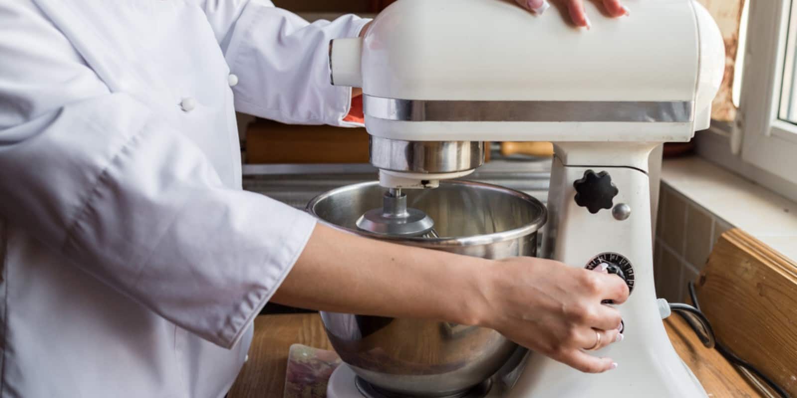4 Best Commercial Dough Mixers on Amazon