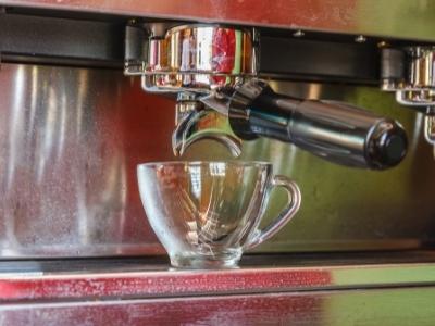 How do commercial coffee machines work