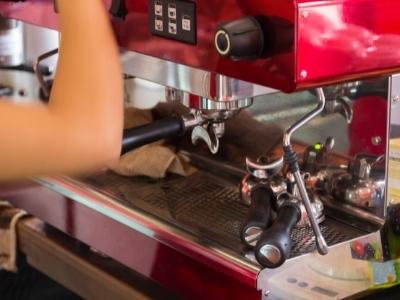 How do commercial coffee machines work