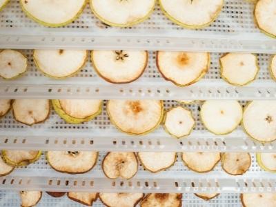 How does a dehydrator work