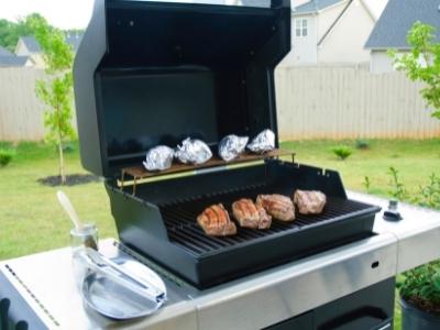 How hot can a natural gas grill get