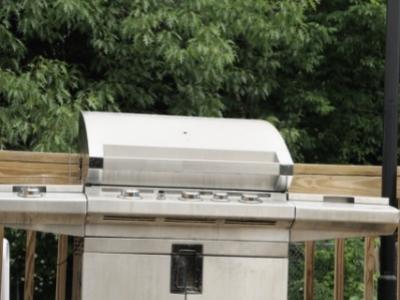 How hot can a natural gas grill get