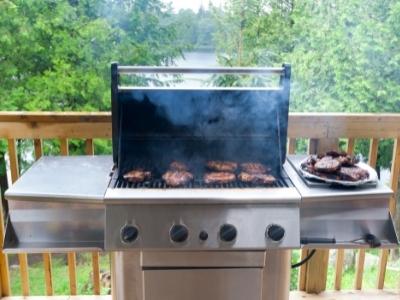 How hot can a natural gas grill get