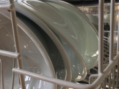 What is a commercial dishwasher