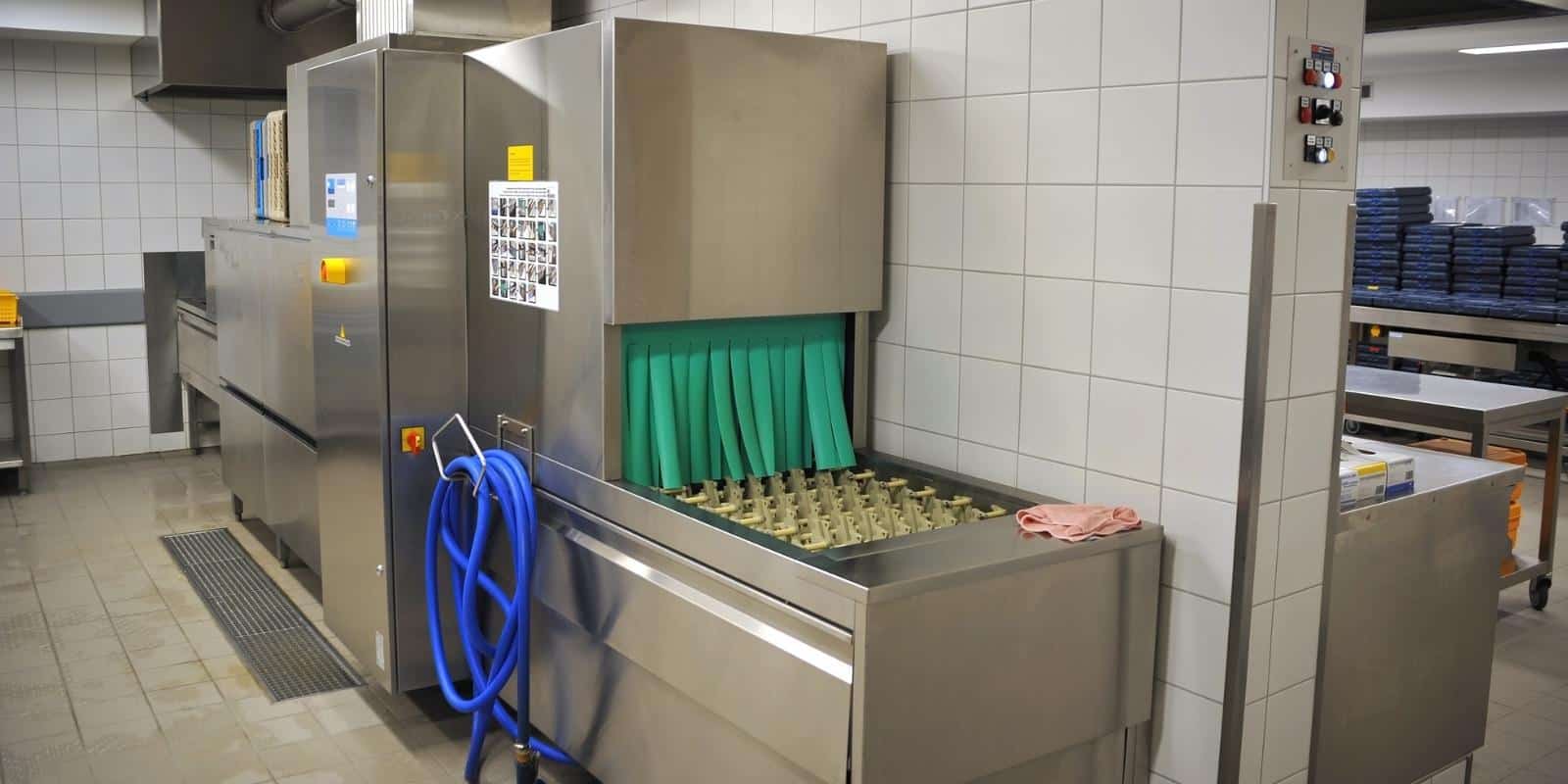 Commercial Dishwashers Unveiled Pros and Cons of Having It