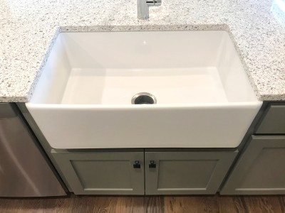 Are farmhouse sinks still in style