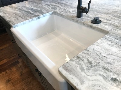 Are farmhouse sinks still in style