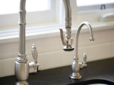 What is a touchless kitchen faucet