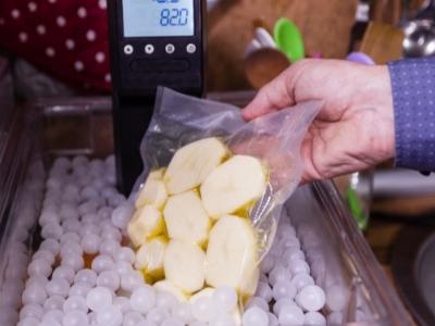 What is sous vide cooker